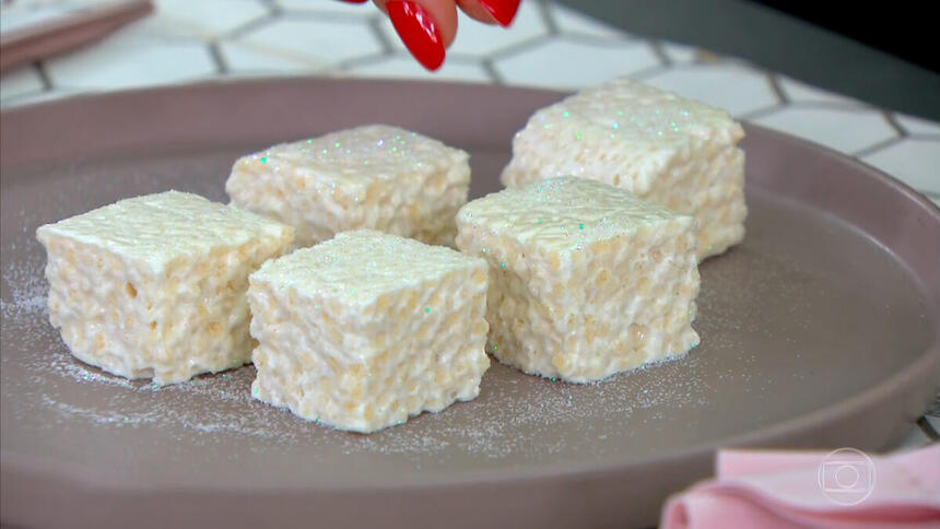 Crocante de Marshmallow com flocos de arroz, preparado por Ana Maria Braga