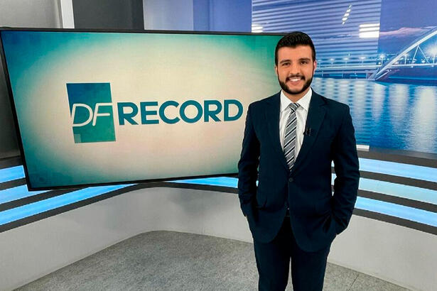 Matheus Ribeiro no cenário do DF Record