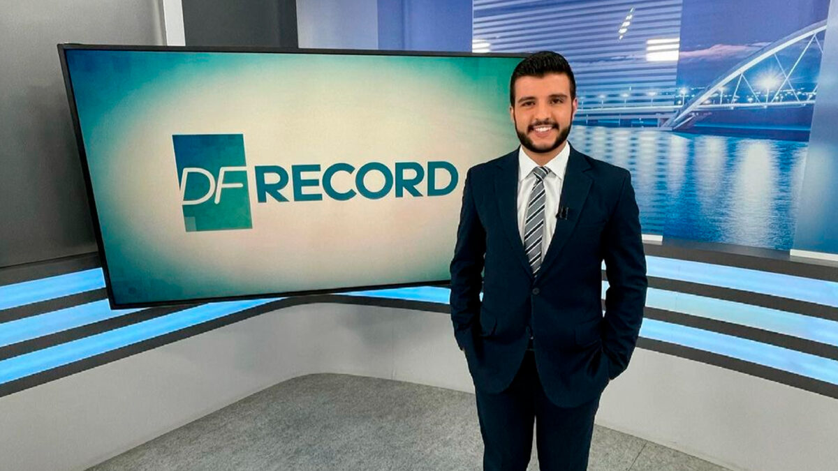 Matheus Ribeiro no cenário do DF Record