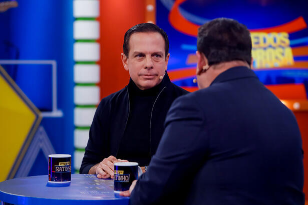 João Doria ao lado do apresentador Ratinho em entrevista exibida no SBT