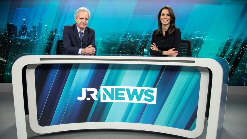 Augusto Nunes e Camila Busnello na bancada do novo jornal da Record News