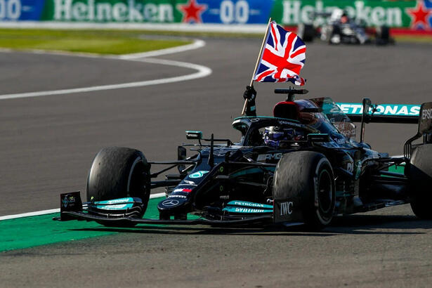 Lewis Hamilton após vitória no GP da Inglaterra de Fórmula 1