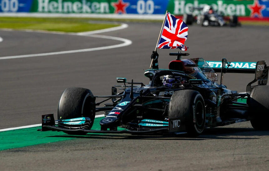 Lewis Hamilton após vitória no GP da Inglaterra de Fórmula 1