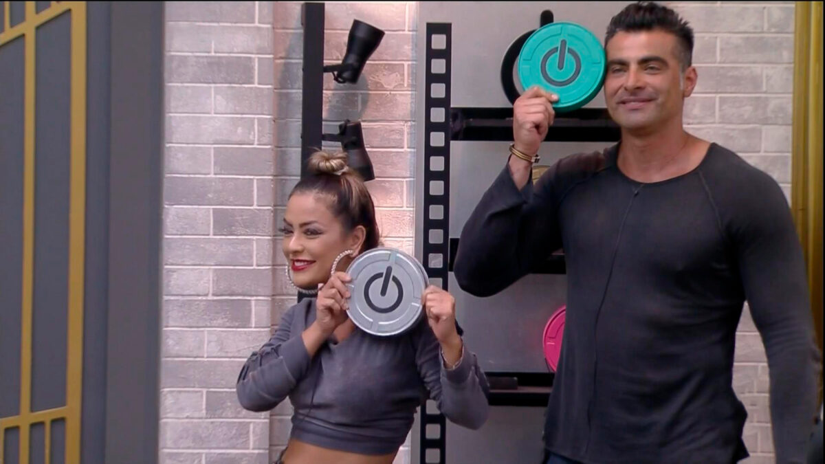 Li Martins e JP seguram as latas com os poderes do Power Couple Brasil