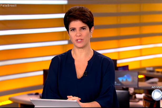 Vestindo uma blusa azul, Mariana Godoy apresentou o Fala Brasil desta sexta-feira, 30 de julho de 2021