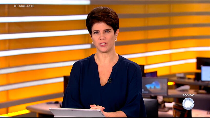 Vestindo uma blusa azul, Mariana Godoy apresentou o Fala Brasil desta sexta-feira, 30 de julho de 2021