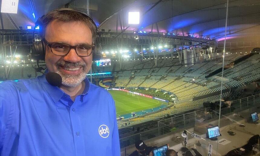 Mauro Beting durante uma transmissão do SBT no estádio do Maracanã