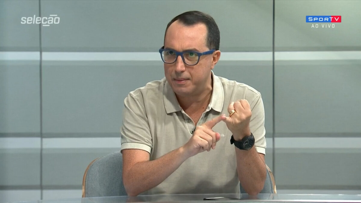 Carlos Ceceto durante participação na bancada do programa Seleção SporTV