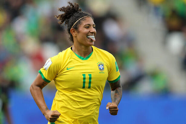 Cristiane comemorando um gol pela Seleção Brasileira