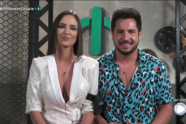 Geórgia e Thiago chegam na sala de depoimentos do Power Couple Brasil