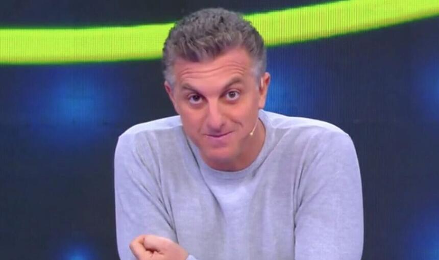 Luciano Huck nos estúdios do Caldeirão, na TV Globo