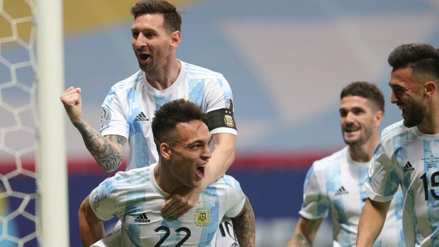 Messi comemorando a classificação da Argentina na Copa América