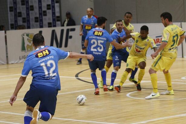 Jogo entre Minas e Patos pela Liga Nacional de Futsal