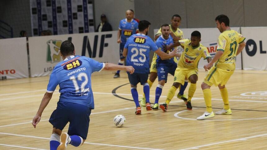 Jogo entre Minas e Patos pela Liga Nacional de Futsal