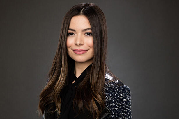 Miranda Cosgrove como Carly Shay em cena da série 'iCarly' | Imagem: Reprodução/ Paramount+