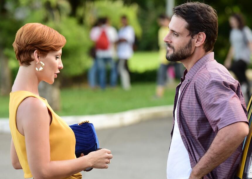 Sophia (Camila Rodrigues) e Antônio (Felipe Cunha) em cena da novela ‘Topíssima’ |