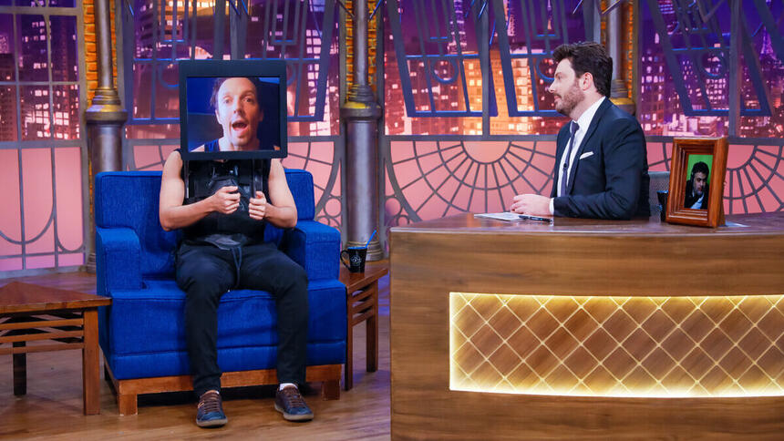 Jason Mraz, por vídeochamada, e Danilo Gentili no The Noite - edição de 20 de agosto