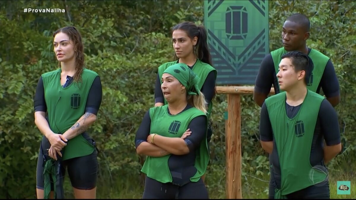 O episódio desta segunda-feira (2) do Ilha Record, Pyong conversou com Thomaz sobre fazer novas alianças e foi conversar com Mirella Santos. Além disso, Dinei que segue no exílio, teve o direito de interferir no jogo e escolheu Nanah como nova comandante da equipe Esmeralda.