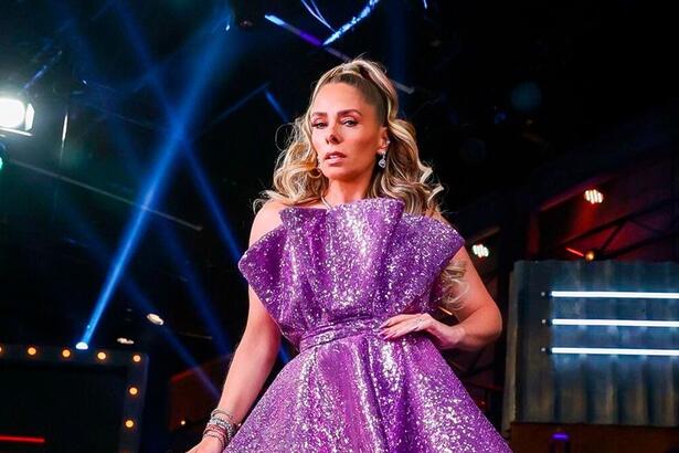 A Record TV vai fazer de tudo para fazer A Fazenda 13 um grande sucesso. De forma inédita a coletiva de imprensa do reality será exibida dia 09 de setembro no Hoje em Dia com a apresentação de Adriane Galisteu.