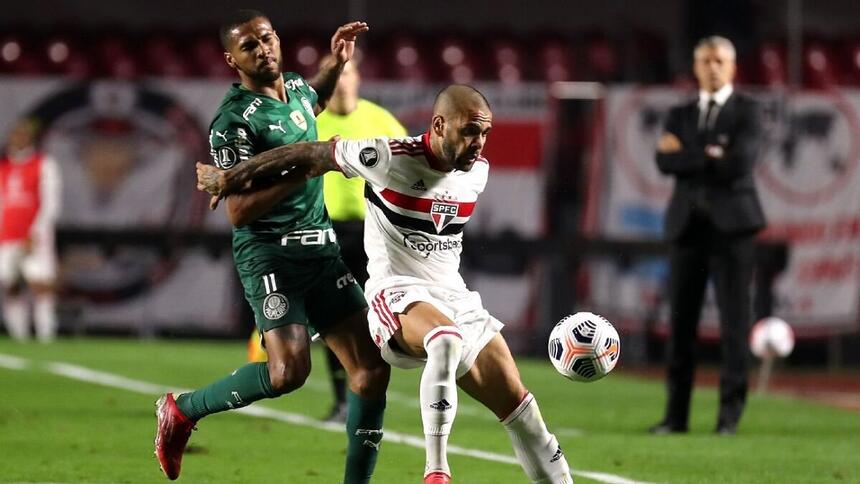 Jogadores de Palmeiras e São Paulo em campo pela Libertadores 2021