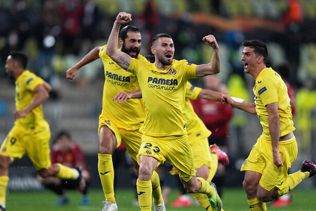 Jogadores do Villareal comemoram o título da Liga Europa sobre o Manchester United