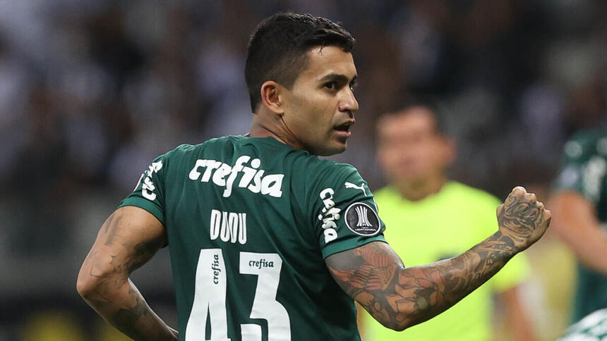 Dudu, jogador do Palmeiras, comemorando gol contra o Atlético/MG pela Libertadores