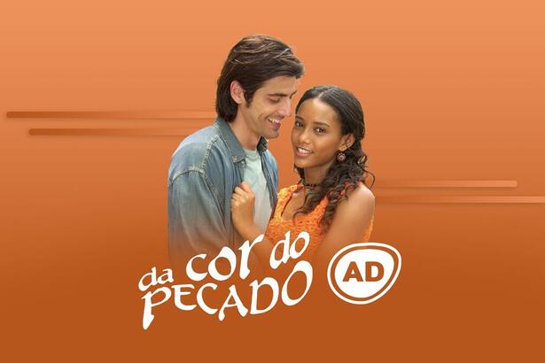 Paco olha para Preta em logo do resumo semanal da novela Da Cor Do Pecado