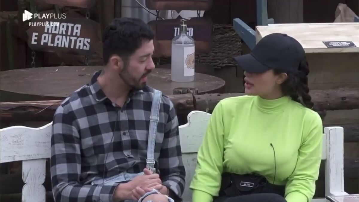 Em conversa com Aline Mineiro, Rico detonou Nego na aréa externa de A Fazenda 13. "Quer limpar a imagem".