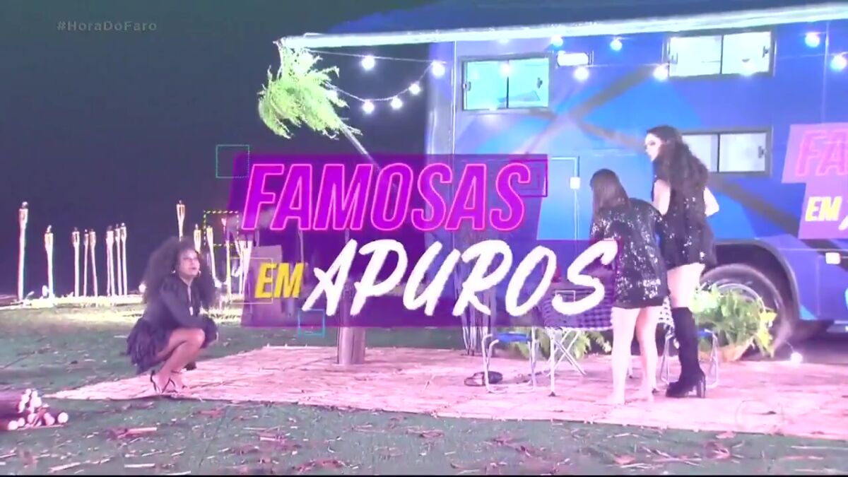 Logo do reality show Famosas em Apuros exibido no Hora do Faro