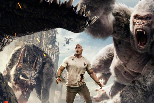 Dwayne Johnson no pôster de divulgação do filme Rampage - Destruição Total, exibido pela TV Globo na Temperatura Máxima