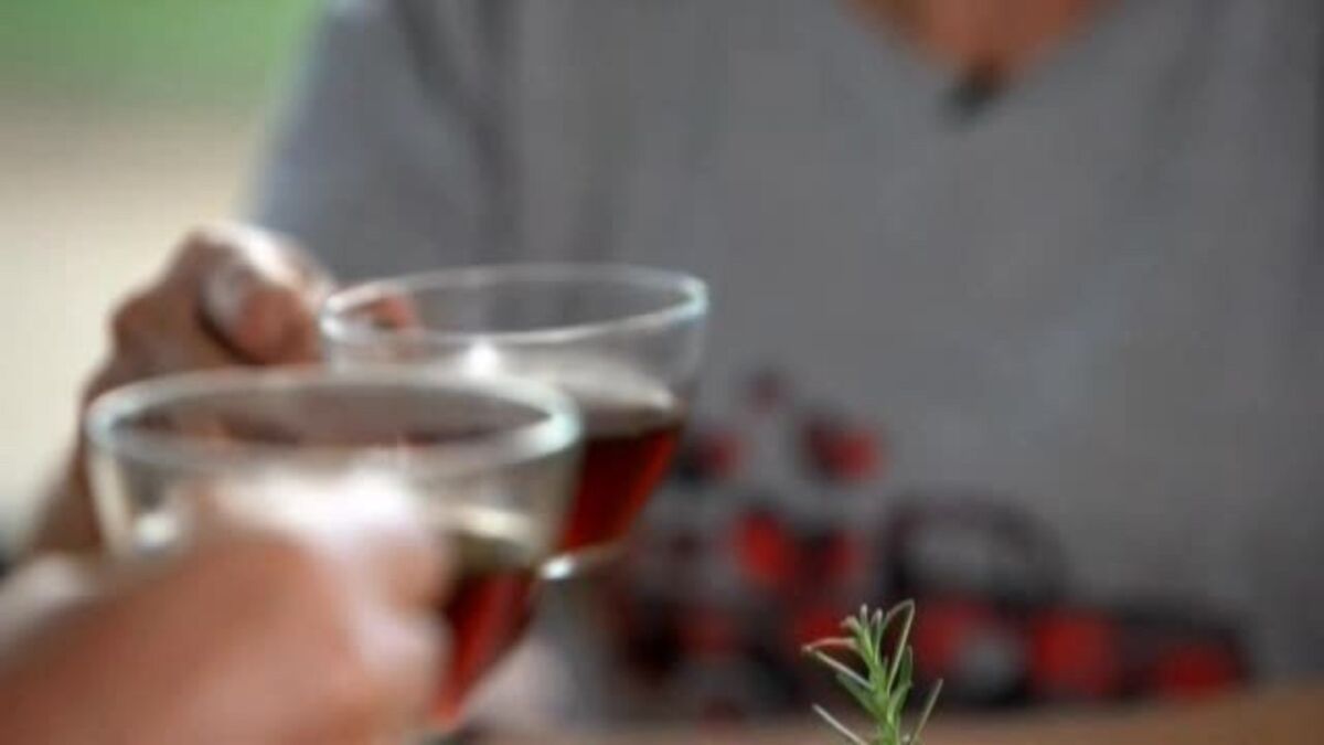 Duas xícaras de café em uma imagem de divulgação do episódio sobre café no Globo Repórter