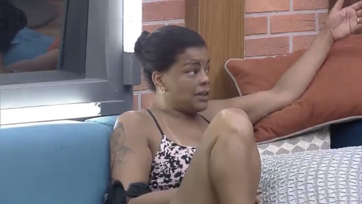 Tati detonou Erika para Solange durante está tarde de segunda. A cantora afirmou que a fazendeira quer se fazer de vítima.
