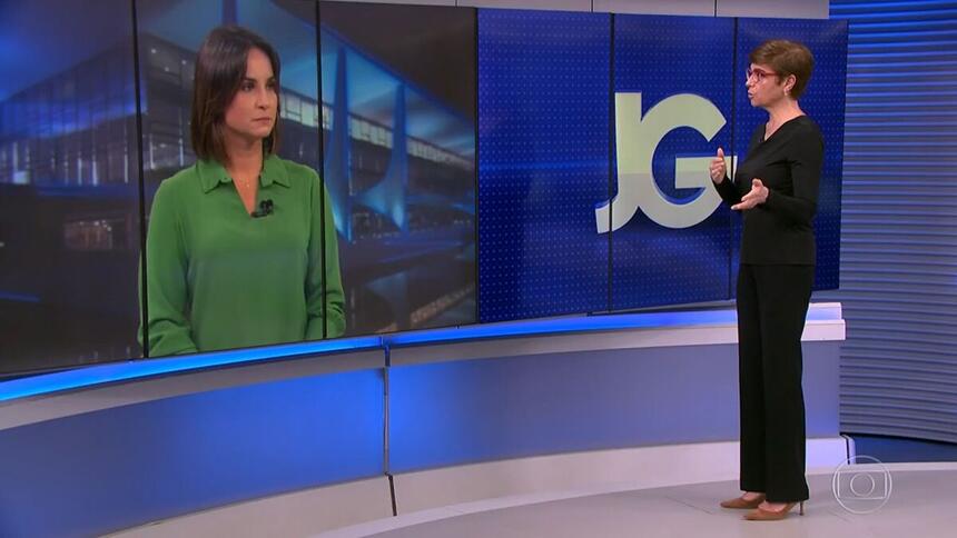 Renata Lo Prete conversando com Flávia Alvarenga - essa do telão ao vivo de Brasília - nos estúdios do Jornal da Globo