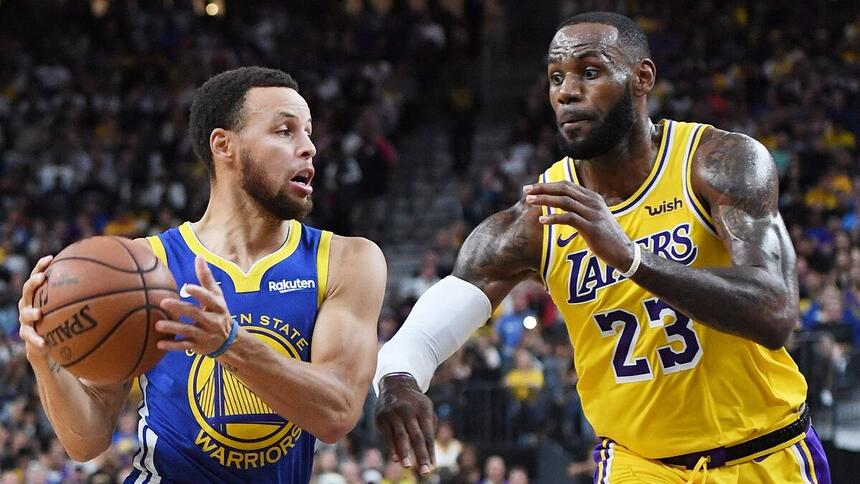 Jogo entre Los Angeles Lakers e Golden State Warriors pela NBA