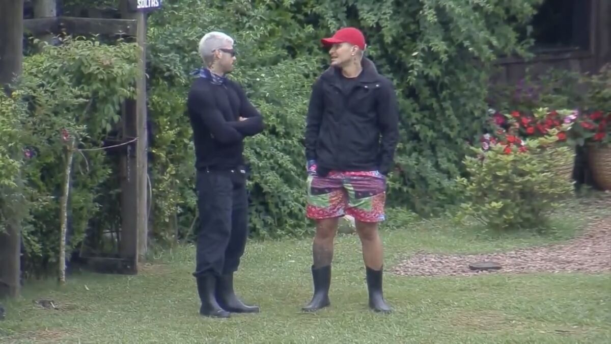 MC Gui e Gui Araujo conversaram sobre a formação da roça de hoje em A Fazenda 13 e criticaram peões que não se posicionam dentro da sede.