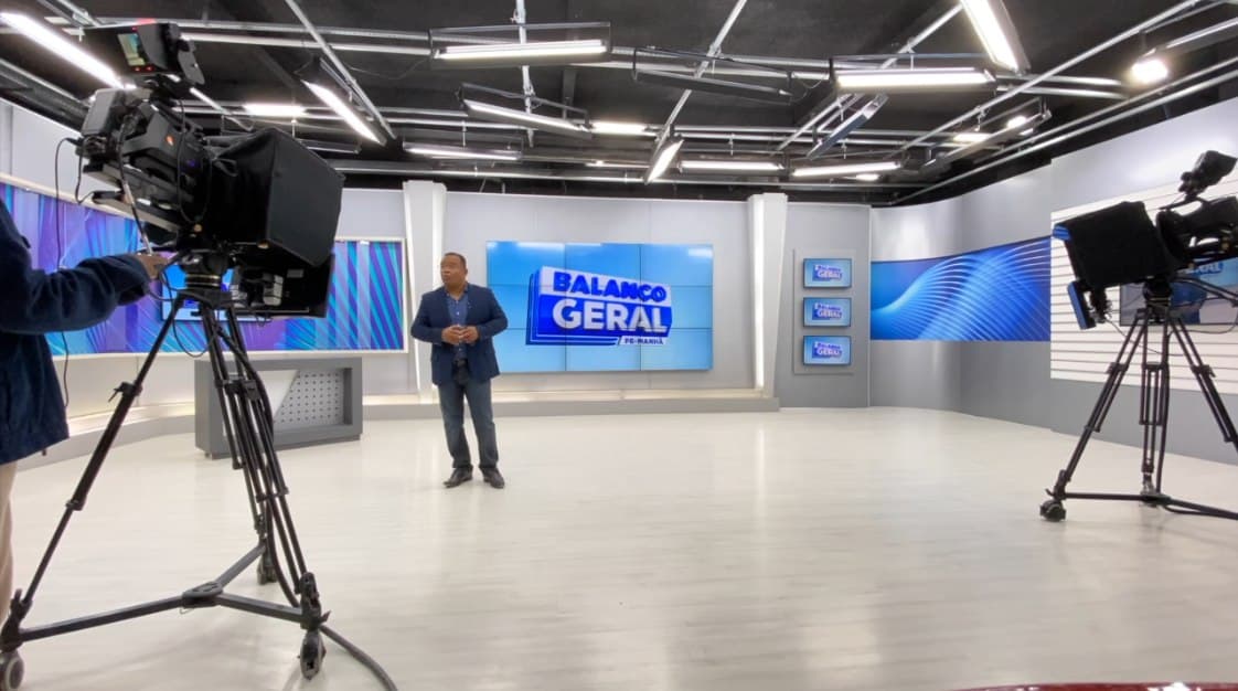 Evenilson Santana apresentando o Balanço Geral PE - Manhã na TV Guararapes, Record TV