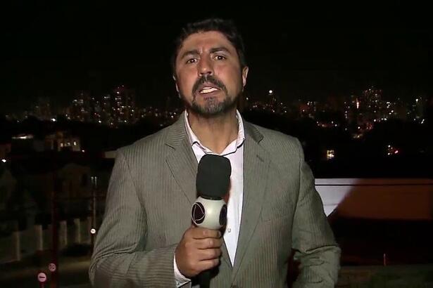 Nader Khalil durante uma reportagem