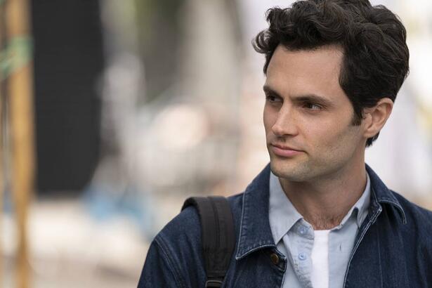 Penn Badgley em cena de ‘You’, série foi renovada para a 4ª temporada.