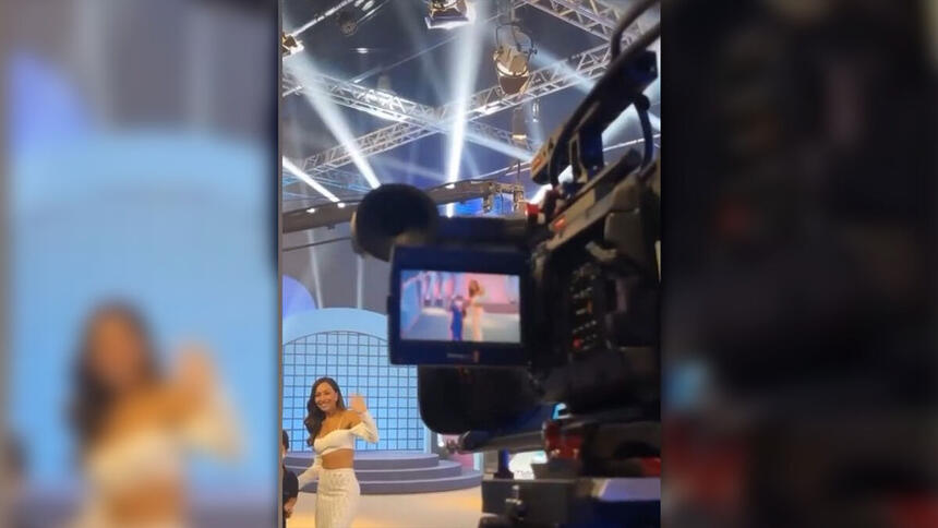 Sabrina Sato recebe um visitante no estúdio do novo game show Gincana da Grana