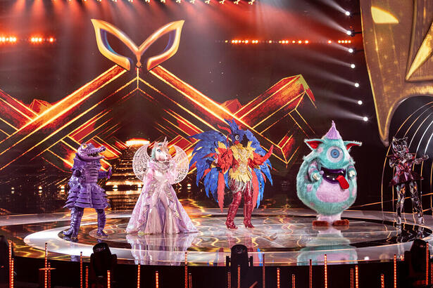 Mascarados Arara, Unicórnio, Monstro, Jacaré e Gata Espelhada durante o episódio da semifinal do The Masked Singer Brasil