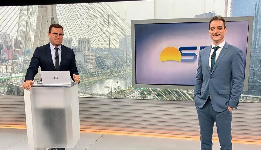 Rodrigo Bocardi e Tiago Scheuer nos estúdios do Bom Dia SP