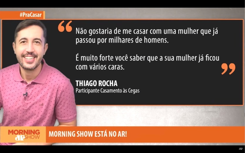 Thiago Rocha em fundo preto com frases