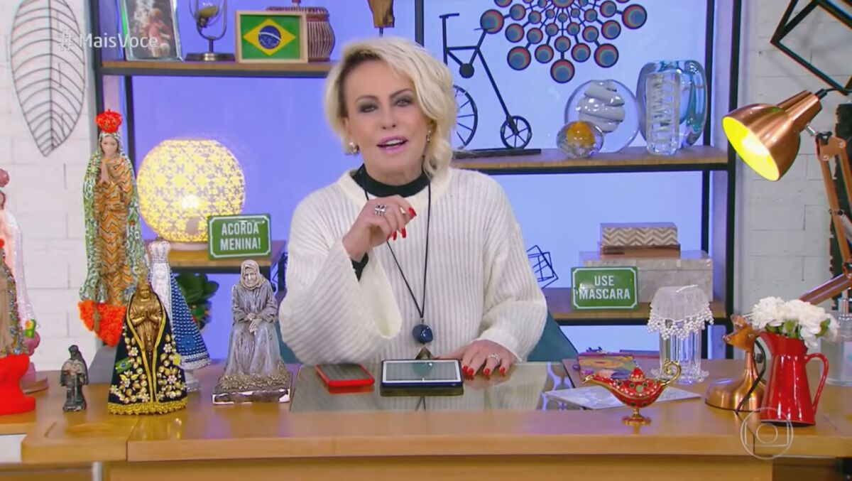 Ana Maria Braga apresentando o início do Mais Você na última quinta-feira, 20/10/2021