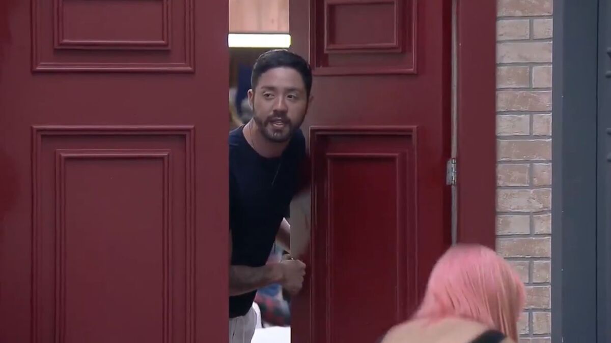 Dynho Alves leva invertida de Rico ao falar que o humorista só quer mídia: "Famosa é a Mirella".