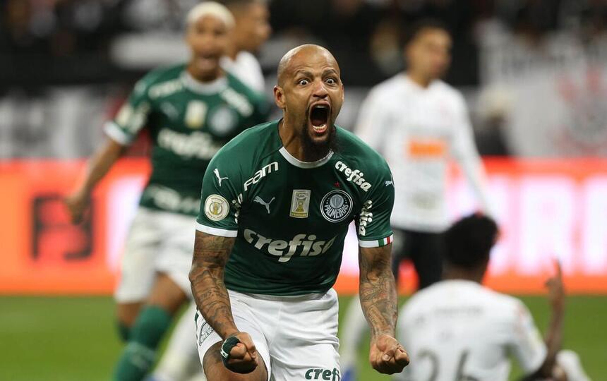 Felipe Melo esbravejando e comemorando gol com a camisa do Palmeiras contra o Corinthians