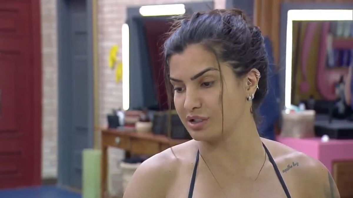 Marina Ferrari resolveu pedir desculpa a Solange Gomes, durante esta manhã em A Fazenda 13. A influenciadora disse que se arrependeu de ter dito que a ex-banheira do Gugu iria sair do reality cancelada.