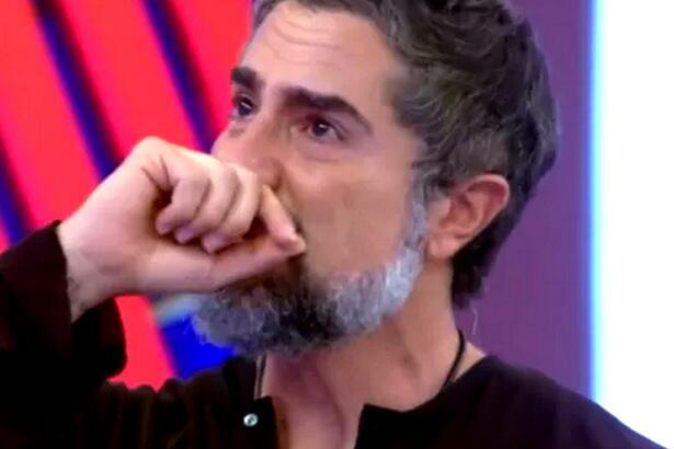 Marcos Mion chorando no palco