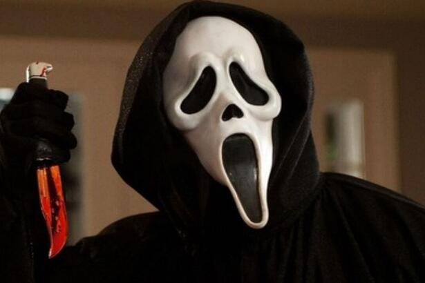 O personagem Ghostface em cena do filme 'Pânico'