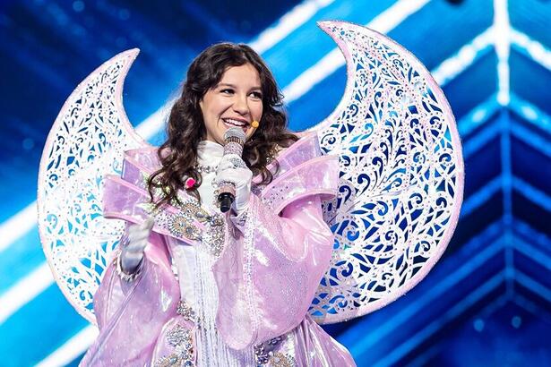 Priscilla Alcantara após ser desmascarada no The Masked Singer Brasil