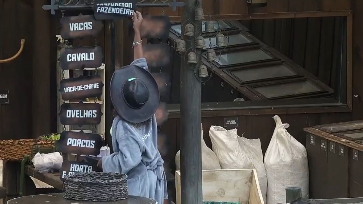 A nova fazendeira de A Fazenda 13, Sthe matos, delegou as funções para os peões nesta manhã.